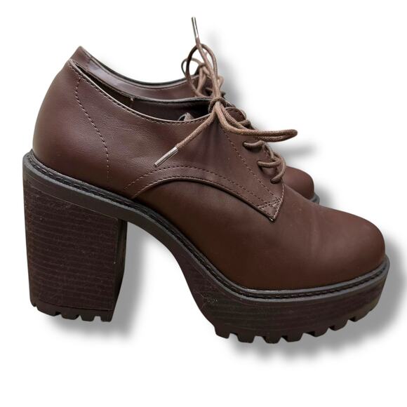 Torrid Brown Lace-Up Heeled Oxford Lug Sole Block Heel Ankle Chunky Boots 9.5WW - Picture 2 of 10